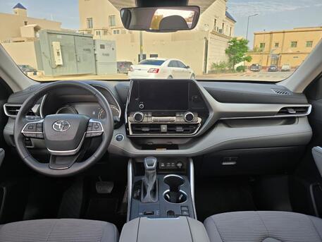 Riyadh, Vehicles, Cars & Trucks , SAR 135000,  Toyota Highlander Hybrid GLE,  2025,  Automatic,  9000 KM,   Toyota HGHLANDER GLE (HYBRID) 4x4 With Sunroof Very Low Odo And Accident Free
