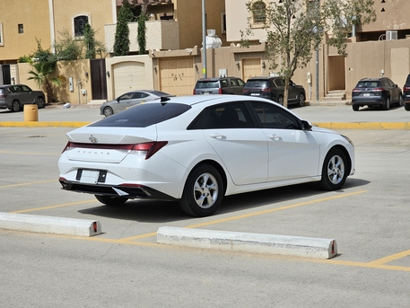 Riyadh, Vehicles, Cars & Trucks , SAR 52000,  Hyundai Elantra,  2021,  Automatic,  123800 KM,   ( Avante ) Full Option