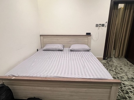 Al Jubail Al Balad, Furniture, SAR 600,  For Sale: Queen Size Bed Frame + Mattress