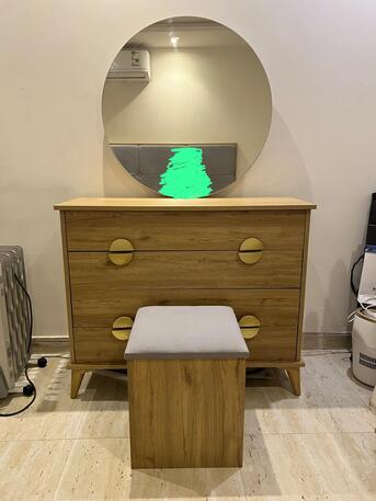 Riyadh, Furniture, SAR 3000,  Selling A Modern, High-quality Bedroom Set (purchased New In Nov 2020)