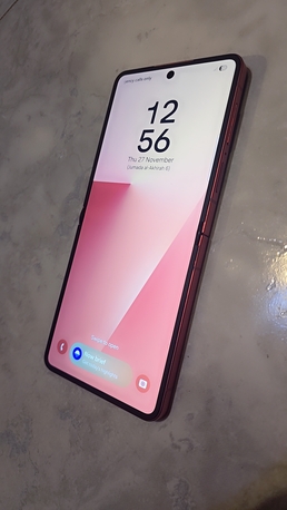 Riyadh, Mobile Phones, SAR 2900,  Samsung Z Flip 7 12GB/256GB (Red) And Samsung A06 5G