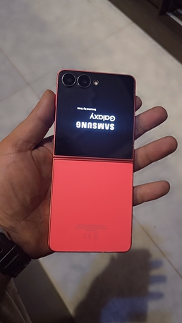 Riyadh, Mobile Phones, SAR 2900,  Samsung Z Flip 7 12GB/256GB (Red) And Samsung A06 5G