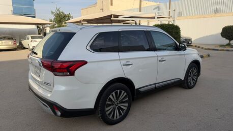 Riyadh, Vehicles, Cars & Trucks , SAR 40000,  Mitsubishi Outlander,  2022,  Automatic,  260000 KM,  , ,  , 260,000 Km, Full Option 4?4