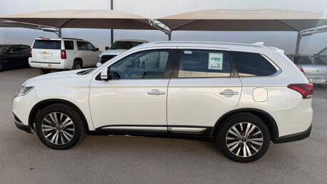 Riyadh, Vehicles, Cars & Trucks , SAR 40000,  Mitsubishi Outlander,  2022,  Automatic,  260000 KM,  , ,  , 260,000 Km, Full Option 4?4