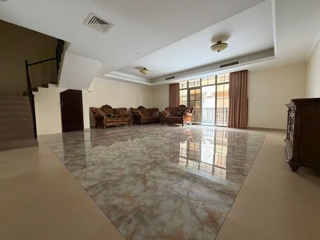 Salmaniya, Apartments, Flats, Houses & Villas, BHD 600/month,  3 BR,  Semi-Furnished Townhouse For Rent In Salmaniya | Prime Location