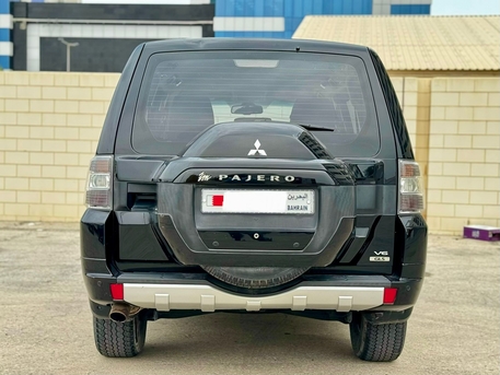Manama, Vehicles, Cars & Trucks , BHD 4200,  Mitsubishi Pajero,  2015,  Automatic,  130000 KM,  4x4 Call : 33662799