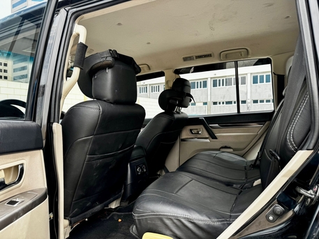 Manama, Vehicles, Cars & Trucks , BHD 4200,  Mitsubishi Pajero,  2015,  Automatic,  130000 KM,  4x4 Call : 33662799