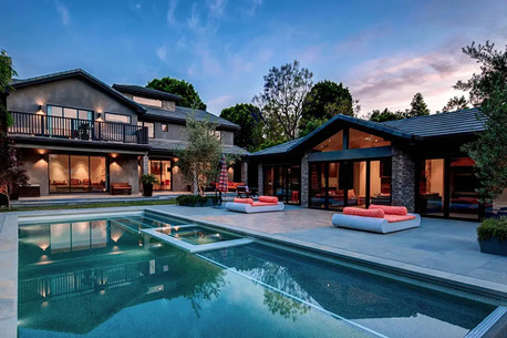 Ghaziabad, Event Planning, Book Farmhouse In Ghaziabad For Pool Party | Sloshout