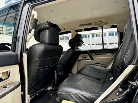 Zinj, Vehicles, Cars & Trucks , BHD 4200,  Mitsubishi Pajero,  2015,  Automatic,  130000 KM,  7 SEATER SUV