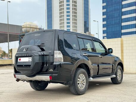 Zinj, Vehicles, Cars & Trucks , BHD 4200,  Mitsubishi Pajero,  2015,  Automatic,  130000 KM,  7 SEATER SUV