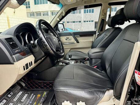 Zinj, Vehicles, Cars & Trucks , BHD 4200,  Mitsubishi Pajero,  2015,  Automatic,  130000 KM,  7 SEATER SUV