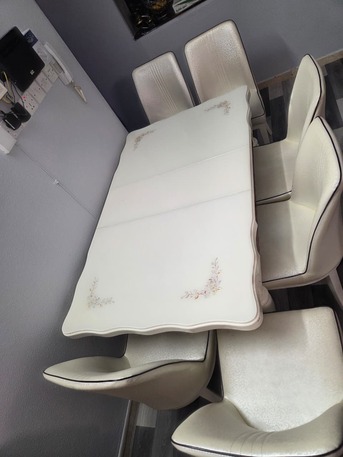 Al Wizarat, Furniture, SAR 700,  Elegant Extendable Dining Table Set For Sale