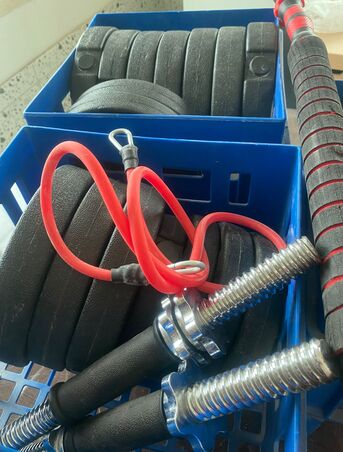 Dammam, Sporting Goods, SAR 300,  63 Kg Workout Weights With 1 Long Bar And 2 Small Dumbbell Bars