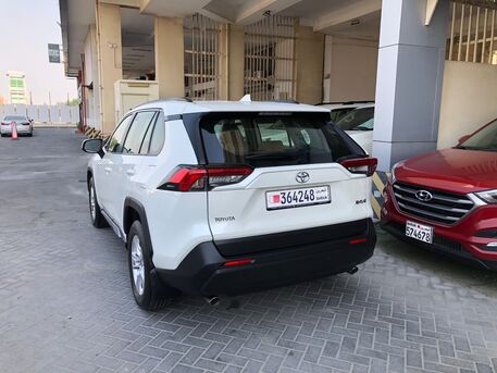 Manama, Vehicles, Cars & Trucks , BHD 7800,  Toyota RAV4 Full Automattic Imacalite Condation Single Ownar,  2021,  Automatic,  100000 KM,