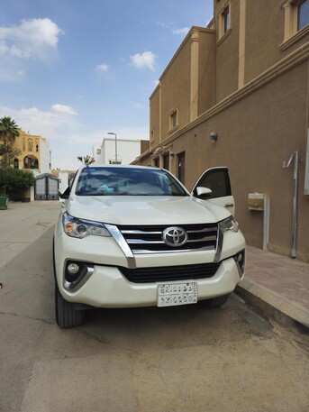 Riyadh, Vehicles, Cars & Trucks , SAR 90000,  Toyota Fortuner,  2019,  Automatic,  172000 KM,  Fortuner VX 4.0L V6 (Petrol)