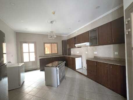 Janabiya, Villas, BHD 600,  300 Sq. Meter,  Semi Furnished 4 Bedrooms Villa For Rent In Janabiya