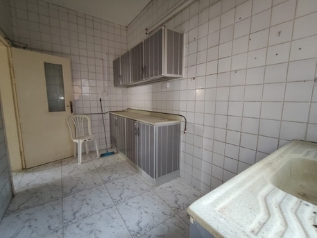 Jidhafs, Apartments, Flats, Houses & Villas, BHD 135/year,  2 BR,  Jidhafs:- Groundfloor 2Bhk Unfurnished Flat On Rent..
