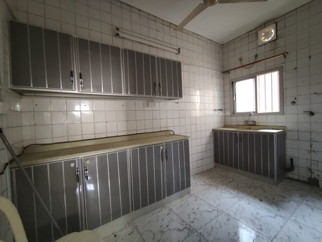 Jidhafs, Apartments, Flats, Houses & Villas, BHD 135/year,  2 BR,  Jidhafs:- Groundfloor 2Bhk Unfurnished Flat On Rent..