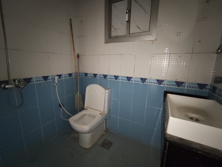 Jidhafs, Apartments, Flats, Houses & Villas, BHD 135/year,  2 BR,  Jidhafs:- Groundfloor 2Bhk Unfurnished Flat On Rent..