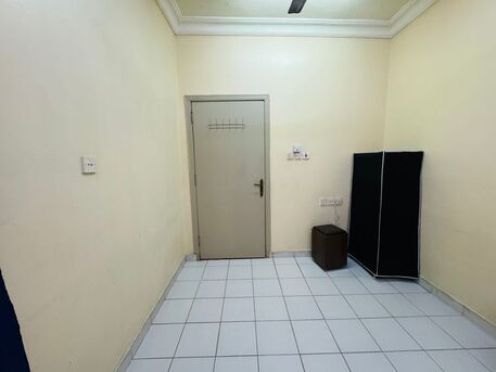 Riyadh, Rooms for Rent, SAR 800/month,  Single Room Available For Executive Batcher