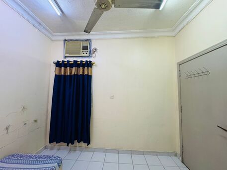Riyadh, Rooms for Rent, SAR 800/month,  Single Room Available For Executive Batcher