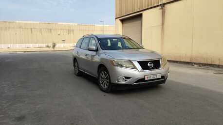 Hidd, Vehicles, Cars & Trucks , BHD 2800,  Nissan Pathfinder,  2014,  Automatic,  137903 KM,