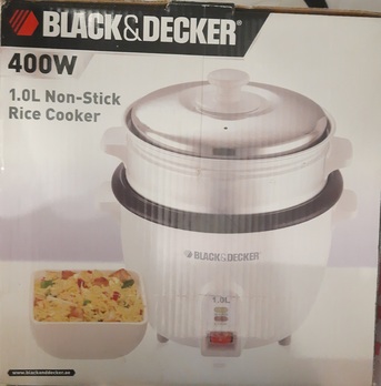 Manama, Household Items, BHD 12,  New Black & Decker Rice Cooker, Bamboo Cutting Board & Wall Picture For Sale
