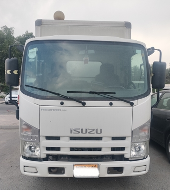 Manama, Vehicles, Cars & Trucks , Isuzu KB,  2016,  Manual,  240000 KM,   ISUZU NMR Six Wheel Box Truck.