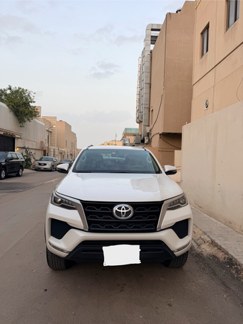 Riyadh, Automotive, 2️⃣ New Fortuner 2025 (4x4) With Drivers &ndash; Ready For Immediate Project Use 🚙
