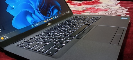 Jubail, Computers, SAR 1500,  SELLING MY DELL SCREEN TOUCH LAPTOP IN SUPERB MINT CONDITION ALMOST NEW