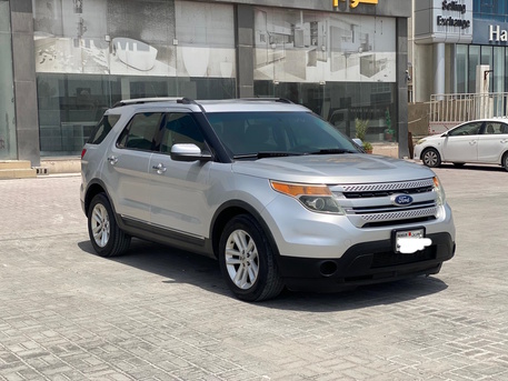 Sitra, Vehicles, Cars & Trucks , BHD 2700,  Ford Explorer,  2013,  Automatic,  300300 KM,   /  (Silver)