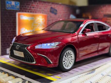 Al Andalus, Toys & Games, SAR 135,  Metal Cars : 1/24 Lexus ES300h - مجسمات سيارات