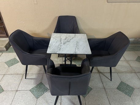 Riyadh, Furniture, SAR 200,  كراسي + طاولة صغيرة للبيع