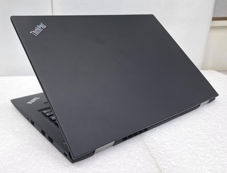Manama, Computers, BHD 93,  LENOVO X1 Carbon Core I7 6th Gen Laptop Same Like New 14" HD Screen (Free Bag & Mouse)
