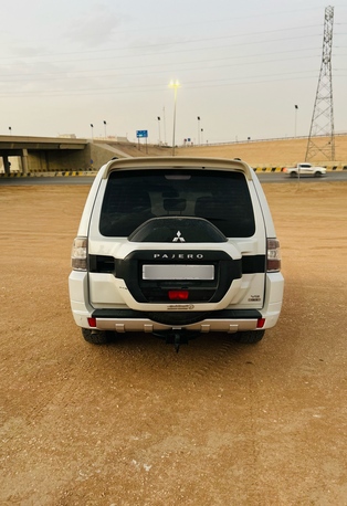 Khobar, Vehicles, Cars & Trucks , SAR 57500,  Mitsubishi Pajero,  2019,  Automatic,  290000 KM,    MODEL V6 3.5 GLS 4x4 CAR FOR SALE
