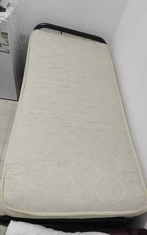 Jeddah, Household Items, House Hold Items For Sale : Window AC,Refrigirator,Matress Medicated Single & Double Cylin