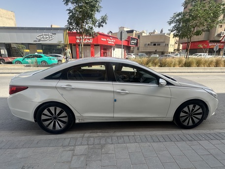 Riyadh, Vehicles, Cars & Trucks , SAR 17000,  Hyundai Sonata,  2013,  Automatic,  400000 KM,    Great Condition