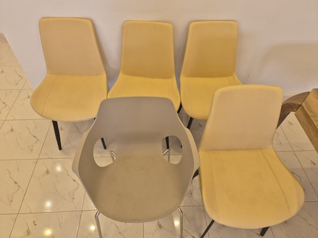 Riyadh, Furniture, SAR 300,  Dining Table 4 Seater For Sale, With Extra Chair
