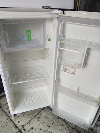 Al Khobar Al Shamalia, Air Conditioners, SAR 400,  Samsung Small Saiz Fridge