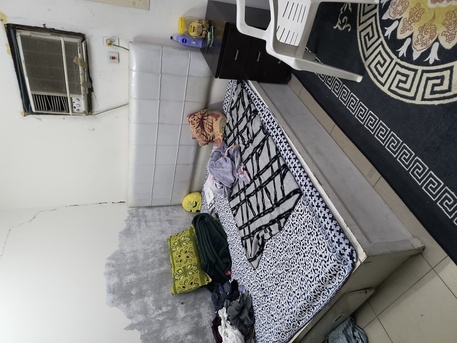 Al Jubail Al Balad, Furniture, SAR 700,  One King Size Bed And One Almirah In Very Good Condition