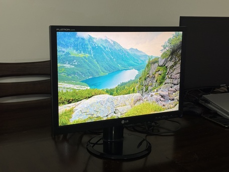 Burhama, Computers, BHD 10,  LG 22" Widescreen Monitor - LG Flatron L222WS (Great Condition)