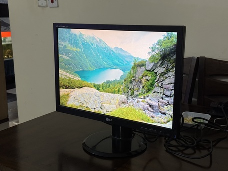 Burhama, Computers, BHD 10,  LG 22" Widescreen Monitor - LG Flatron L222WS (Great Condition)