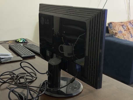 Burhama, Computers, BHD 10,  LG 22" Widescreen Monitor - LG Flatron L222WS (Great Condition)