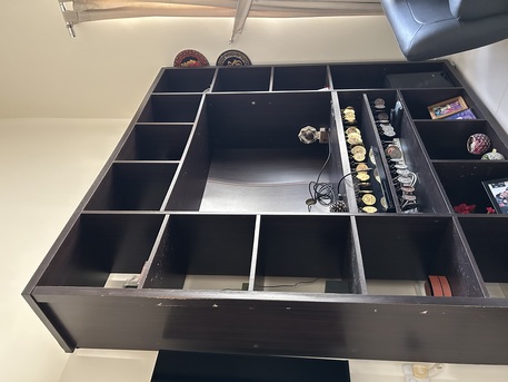 Salmaniya, Furniture, BHD 25,  Display Cabinet