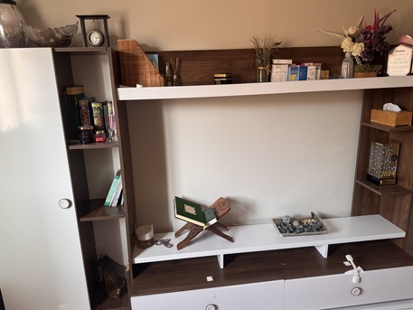 Jeddah, Furniture, SAR 850,  Selling A Modern TV Cabinet / Entertainment Unit In Very Good Condition.