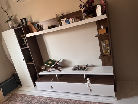 Jeddah, Furniture, SAR 850,  Selling A Modern TV Cabinet / Entertainment Unit In Very Good Condition.