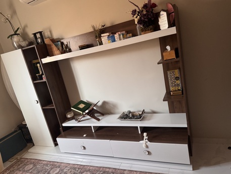 Jeddah, Furniture, SAR 850,  Selling A Modern TV Cabinet / Entertainment Unit In Very Good Condition.