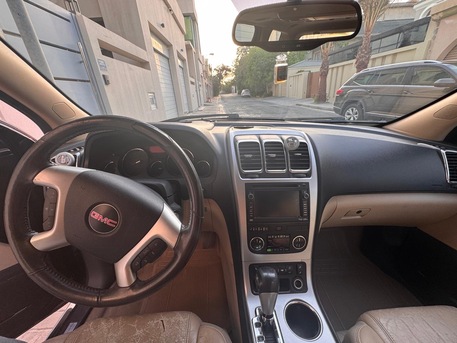 Manama, Vehicles, Cars & Trucks , BHD 2200,  GMC Acadia,  2011,  Automatic,  81000 KM,