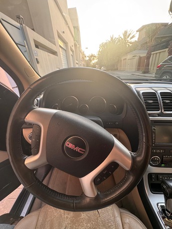 Manama, Vehicles, Cars & Trucks , BHD 2200,  GMC Acadia,  2011,  Automatic,  81000 KM,