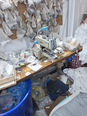 Olaya, Jobs, Kanch Batan
